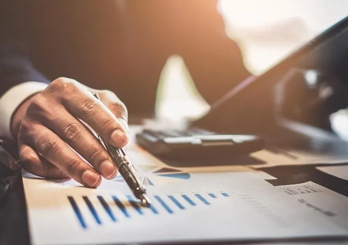 how to become an investment banker